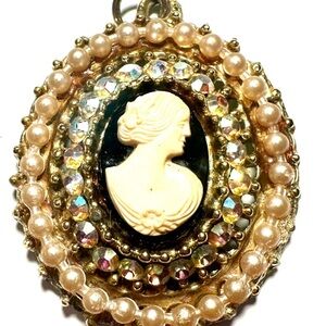 Vintage Pearl and Gold Cameo Brooch